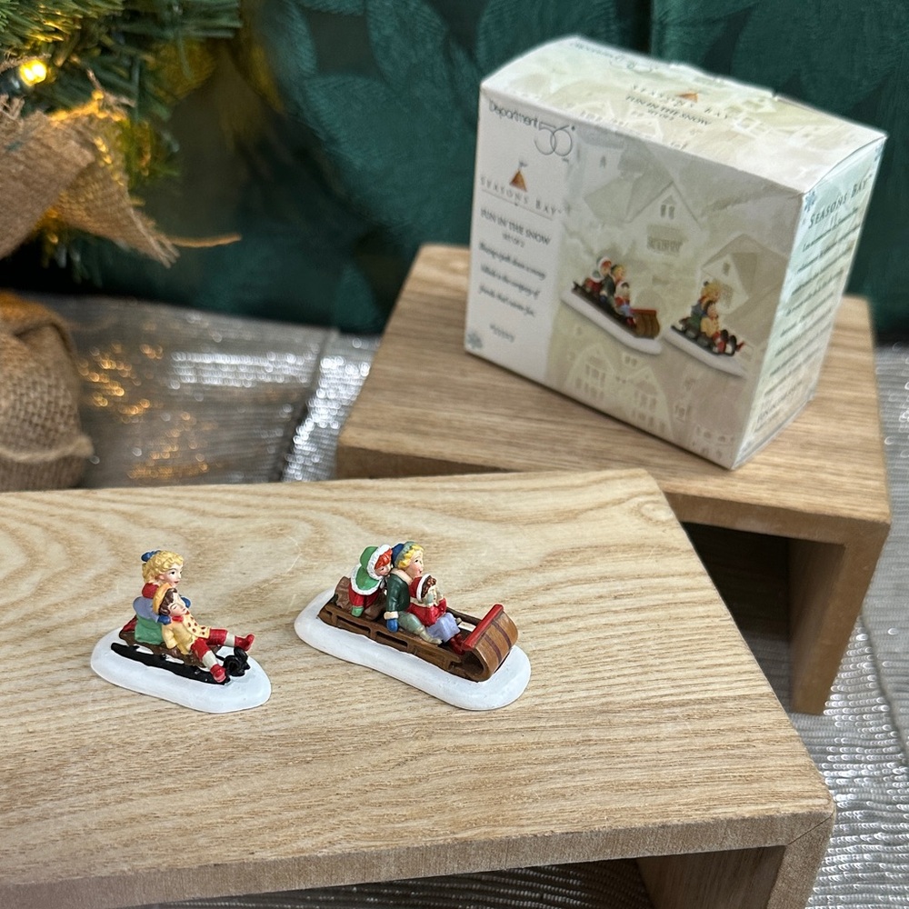 Department 56 Seasons Bay Fun In The Snow Figurine‎